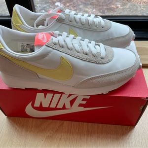 Nike daybreak 7.5 women’s, ivory/citron